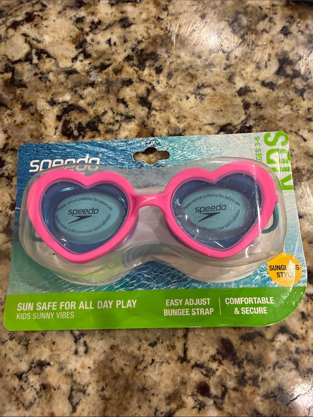 Speedo Kids Heart-Shaped Swim Goggles in Pink and Blue